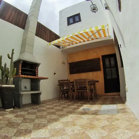 Luana House בית נופש *